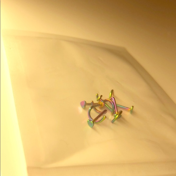 Jewelry - Screw nose studs